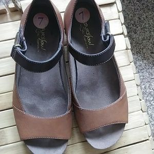 Natural Soul two toned shoes